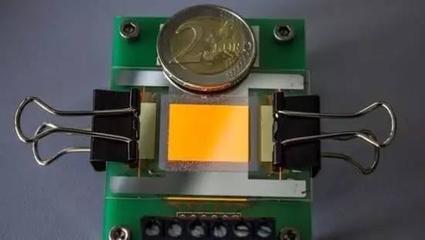 中國(guó)突破 全球首款石墨烯電子顯示屏問(wèn)世，開(kāi)啟顯示技術(shù)新紀(jì)元